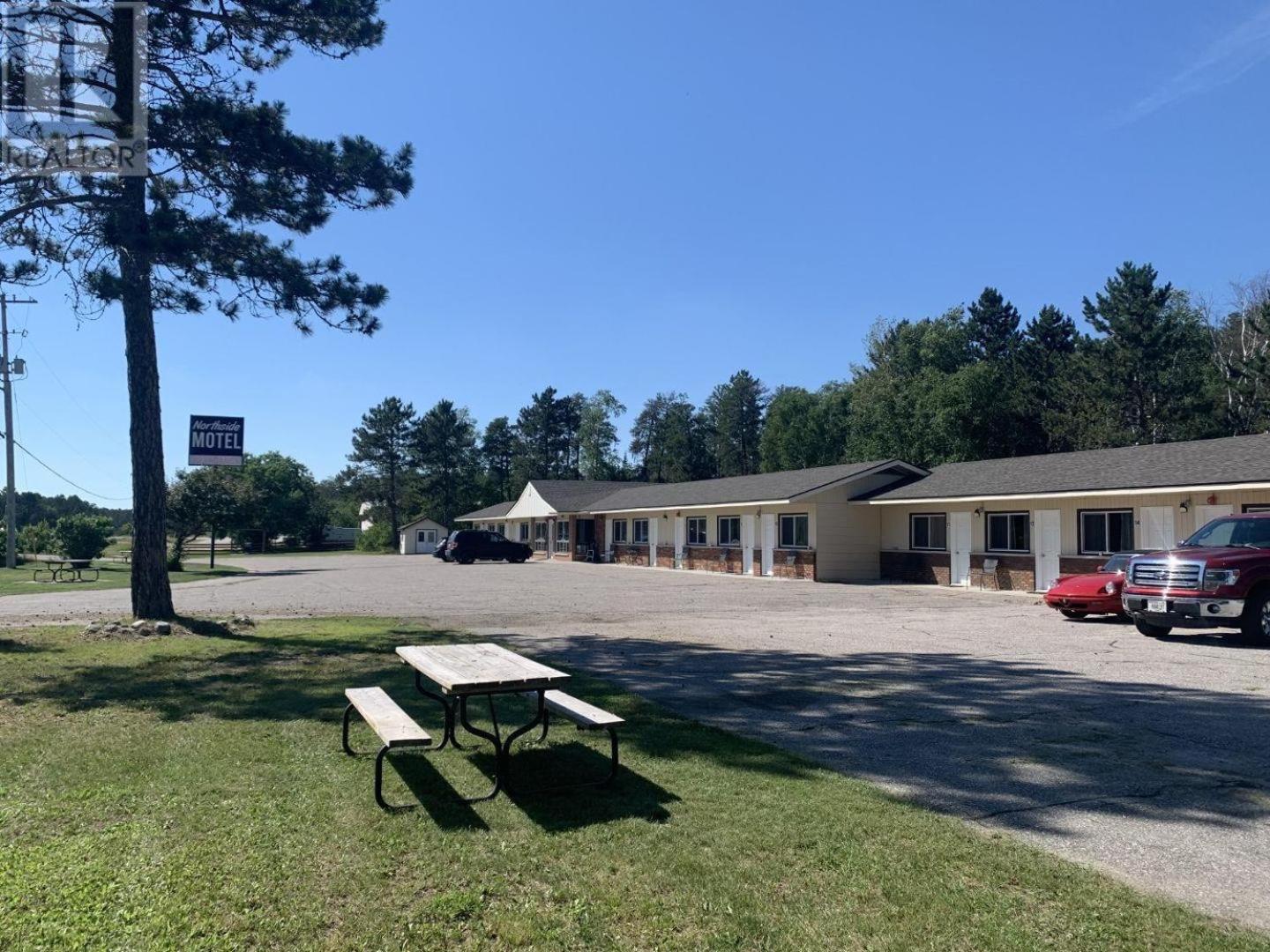 Northside Motel Vermilion Bay Екстериор снимка